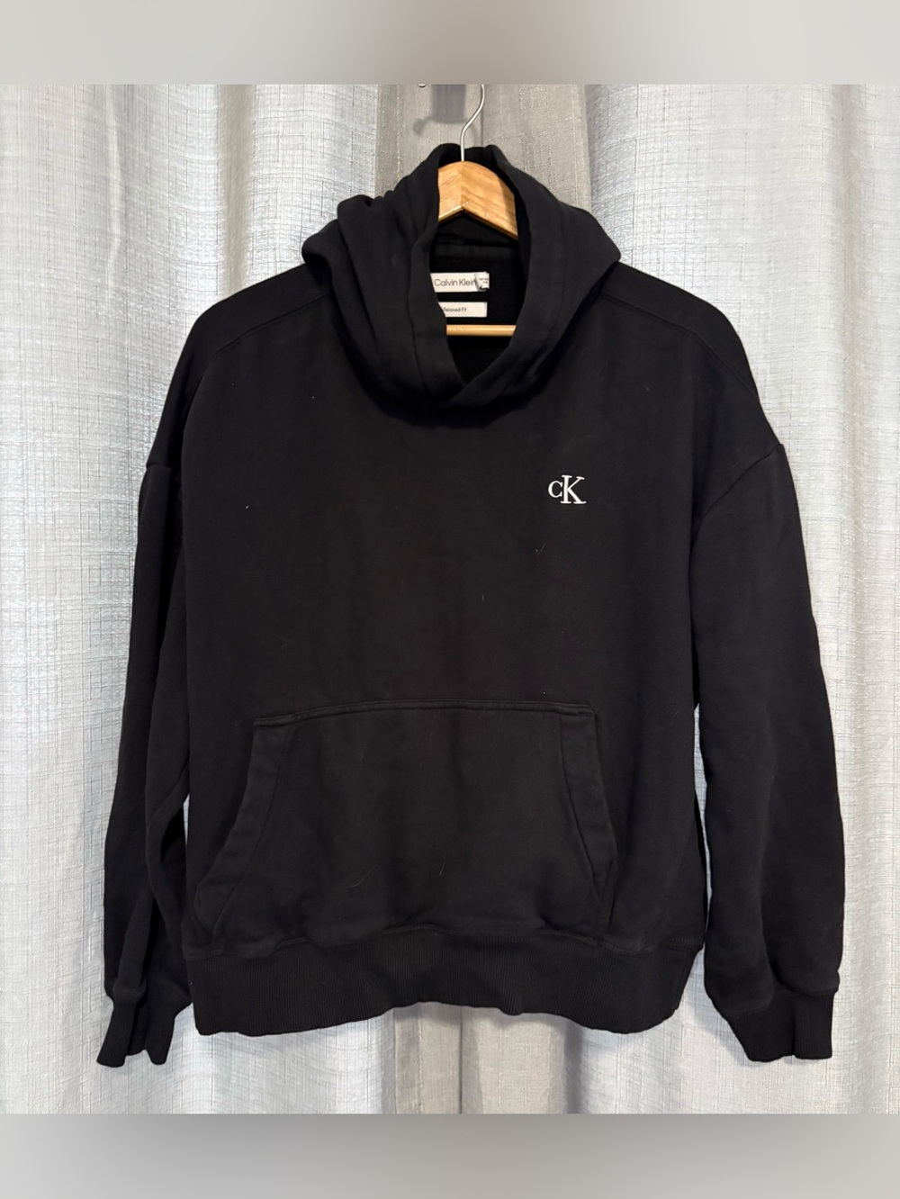 Calvin Klein Men’s Archive Logo Fleece Hoodie. (VR)